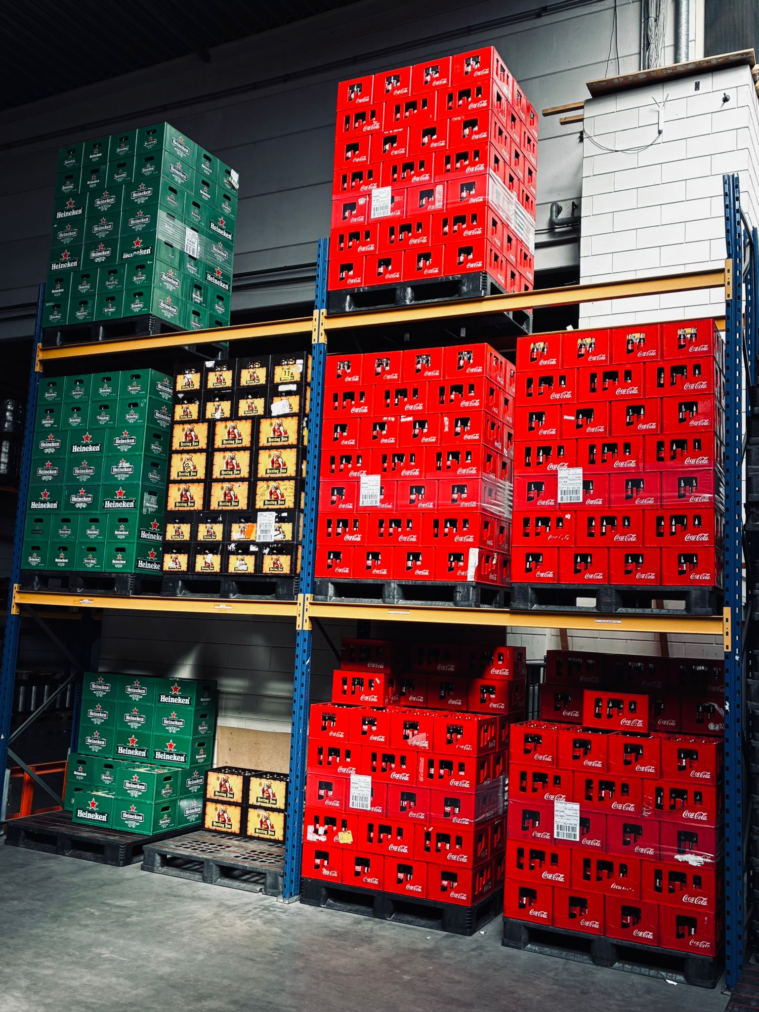 Kratten en drankopslag